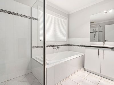 116 CAMBRIDGE DRIVE , Thurgoona