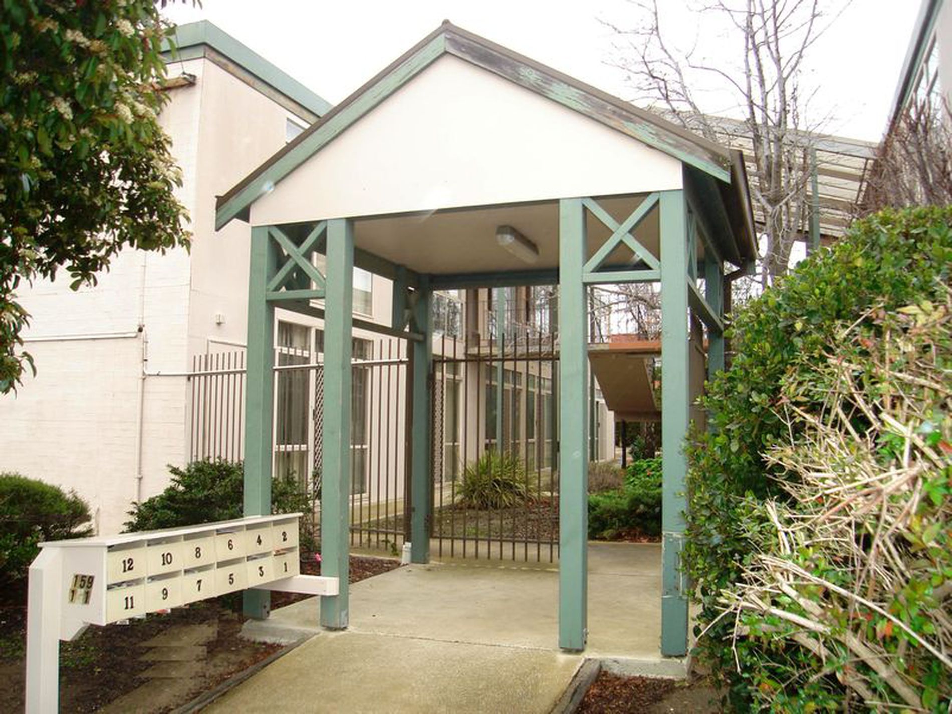 2 / 159-161 Roslyn Road, Belmont