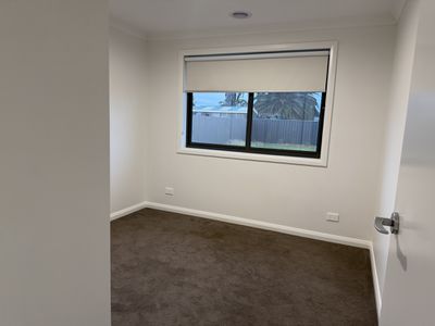 28 Lewis Crescent, Finley