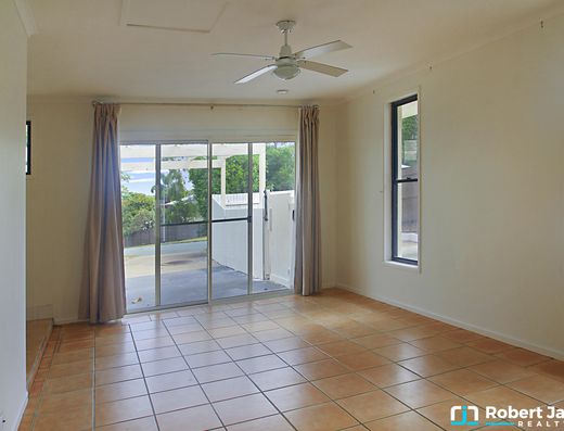 Noosa Heads Single Level Family Home with Resort Style Pool image 10