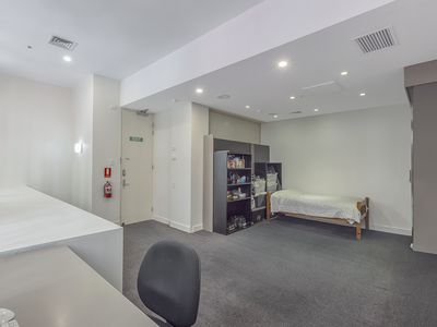 Unit 16 / 20 Bank Place, Melbourne