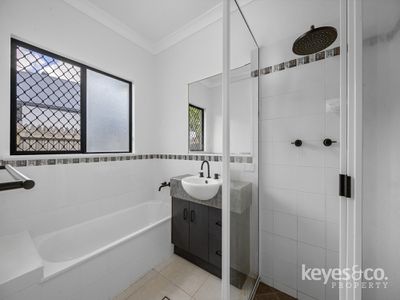 60 Crestbrook Drive, Mount Louisa