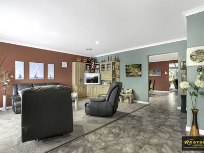 8 Church Avenue, Taylors Hill