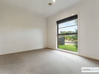 5 Laurence Way, Tarneit