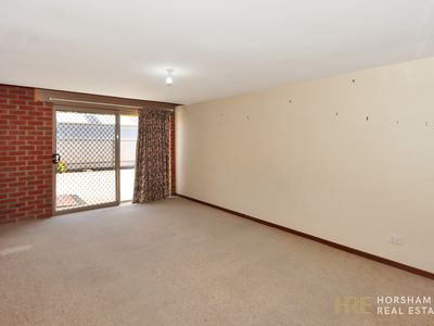 2 / 5 George Street, Horsham
