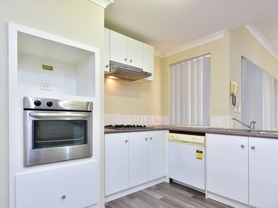 5 / 10 Siderno Rise, Hocking