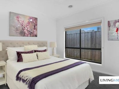 72 Kingsford Drive, Point Cook
