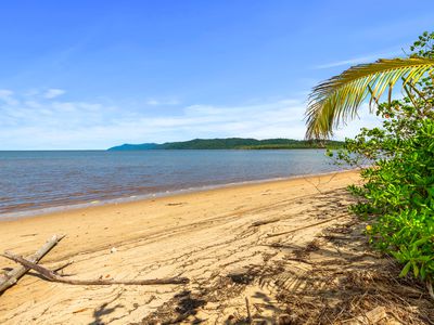 86 Bay Road, Coconuts