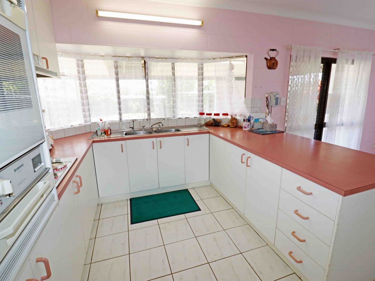 32 Tower Avenue, Atherton