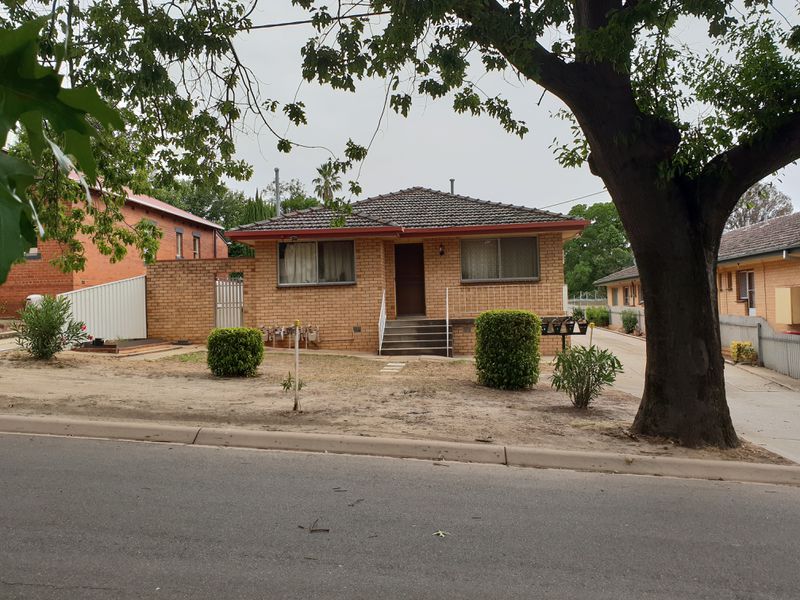 Handy East Albury Hill One-Bedroom