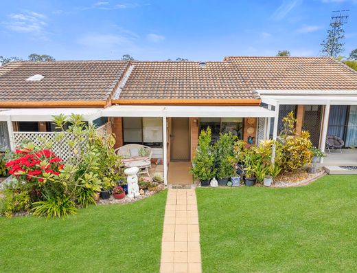 Lovely unit in Over 50's complex image 1