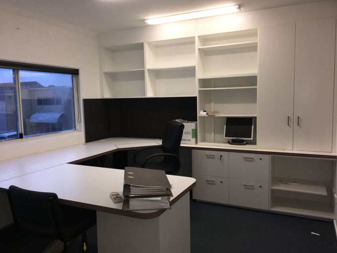 Unit 2, 3 and 4  / 18  Tectonic Crescent , Kunda Park
