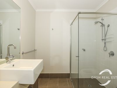 4/2 Walsh Loop, Joondalup