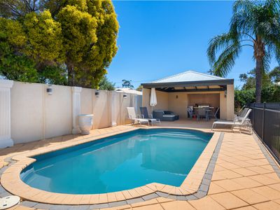 3 De Bernales Street, Hannans