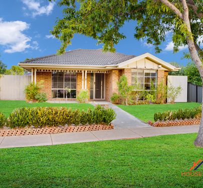 15 BANJO PATERSON CIRCLE, Point Cook