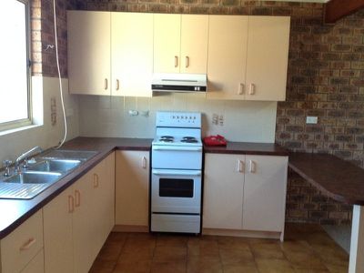 2 / 11 Commerce Drive, Warilla