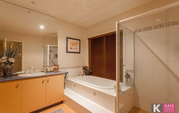 13 Castle Court, Beaconsfield