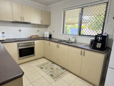 2 / 10 Summers Court, Kingaroy