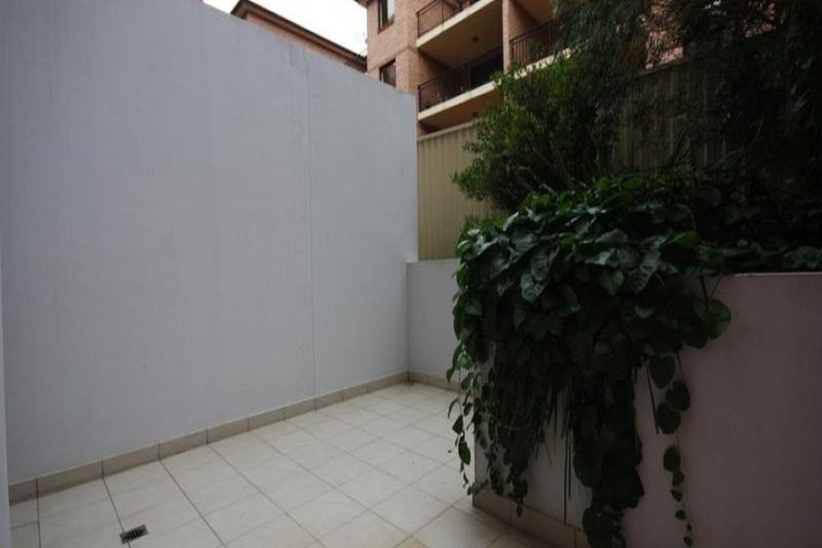 7 / 28  Marlborough , Homebush West