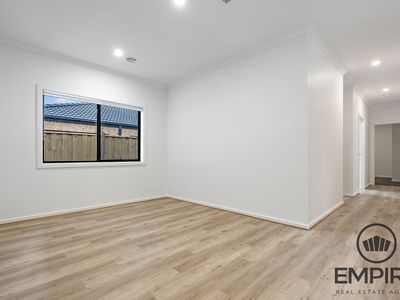 33 Bromeliad Street, Clyde North