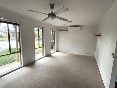 8 Trixia Place, Leopold