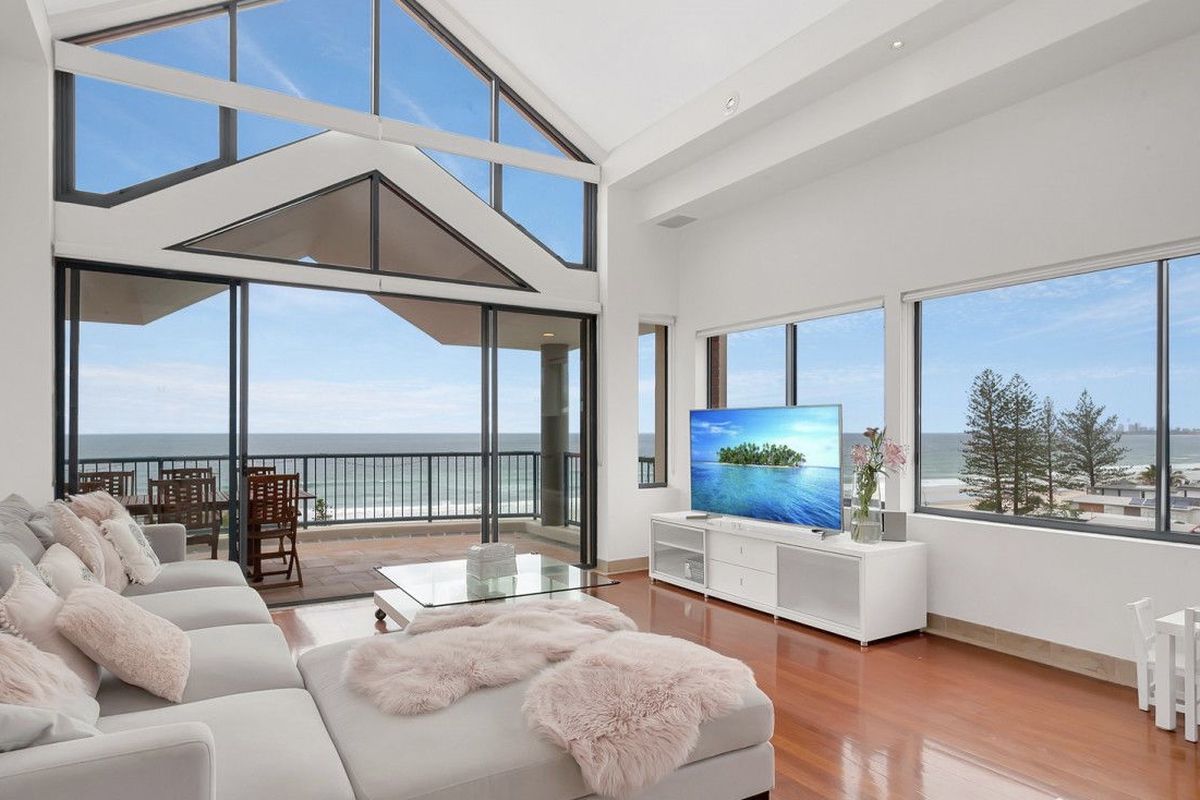 Exquisite Beachfront Haven: Luxury Residence in the Heart of Currumbin with million-dollar ocean views 