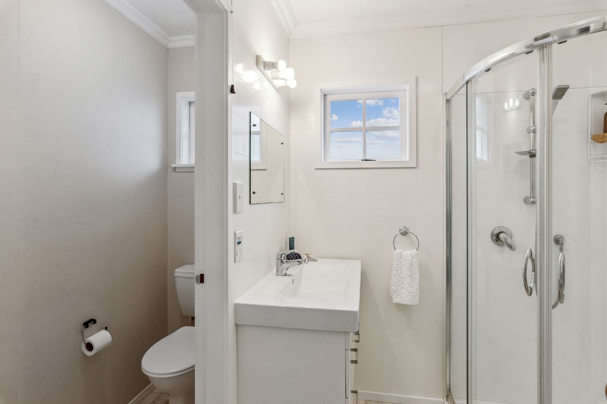 12 Hicks Crescent, Waikanae Beach