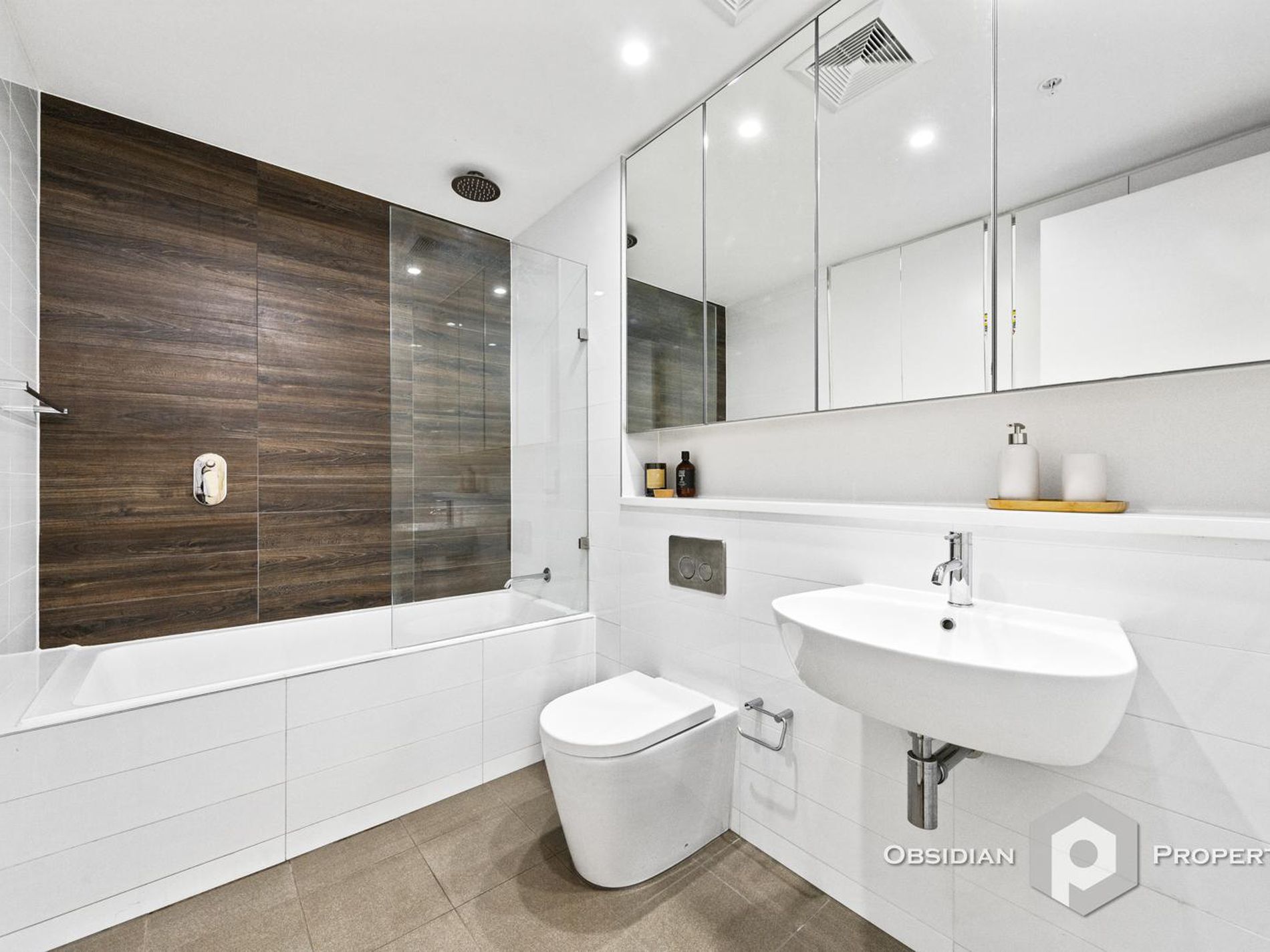 806B / 2 Muller Lane, Mascot