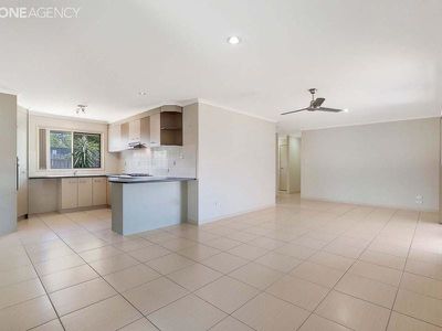 27 Topaz Circuit, Urangan