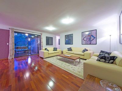 151 Meadowlands Rd, Carindale