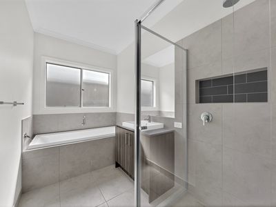 28 Xenia Street, Manor Lakes