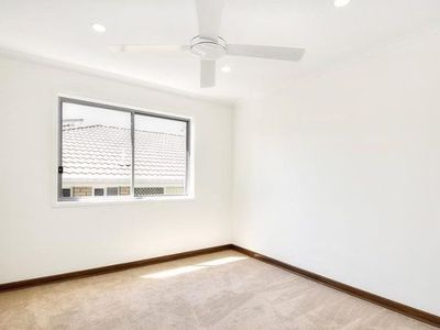 1 / 11 Bellagio Cres, Coomera