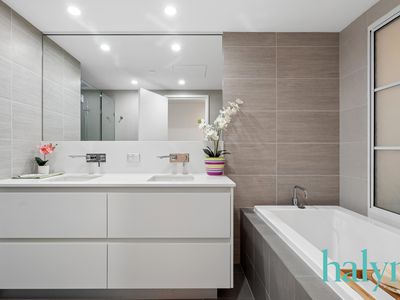 602 / 21 Bow River Crescent, Burswood
