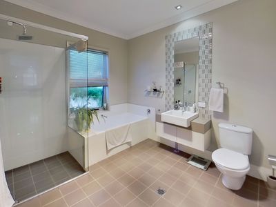 1 / 8 Arbory Close, Dubbo