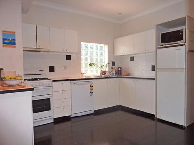 1 Stoney Creek Rd, Beverly Hills