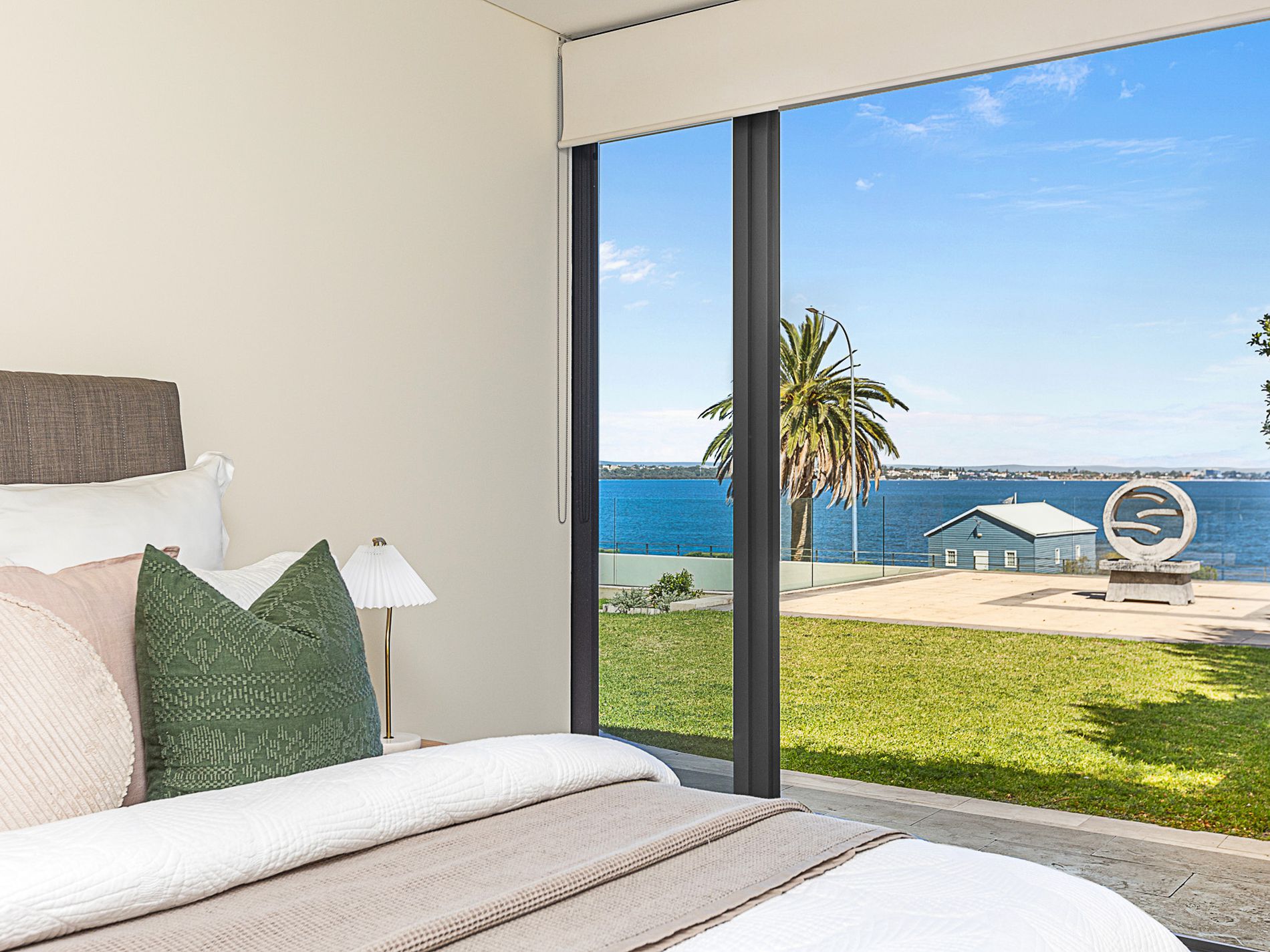 1 / 8 Mounts Bay Road, Crawley