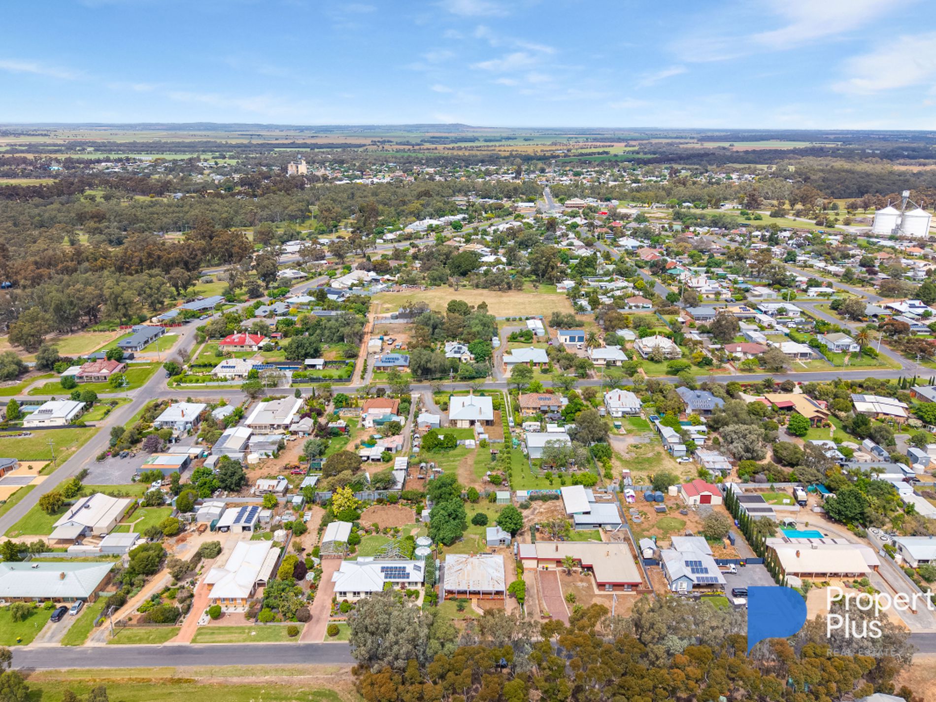 7 WINDSOR AVENUE, Charlton