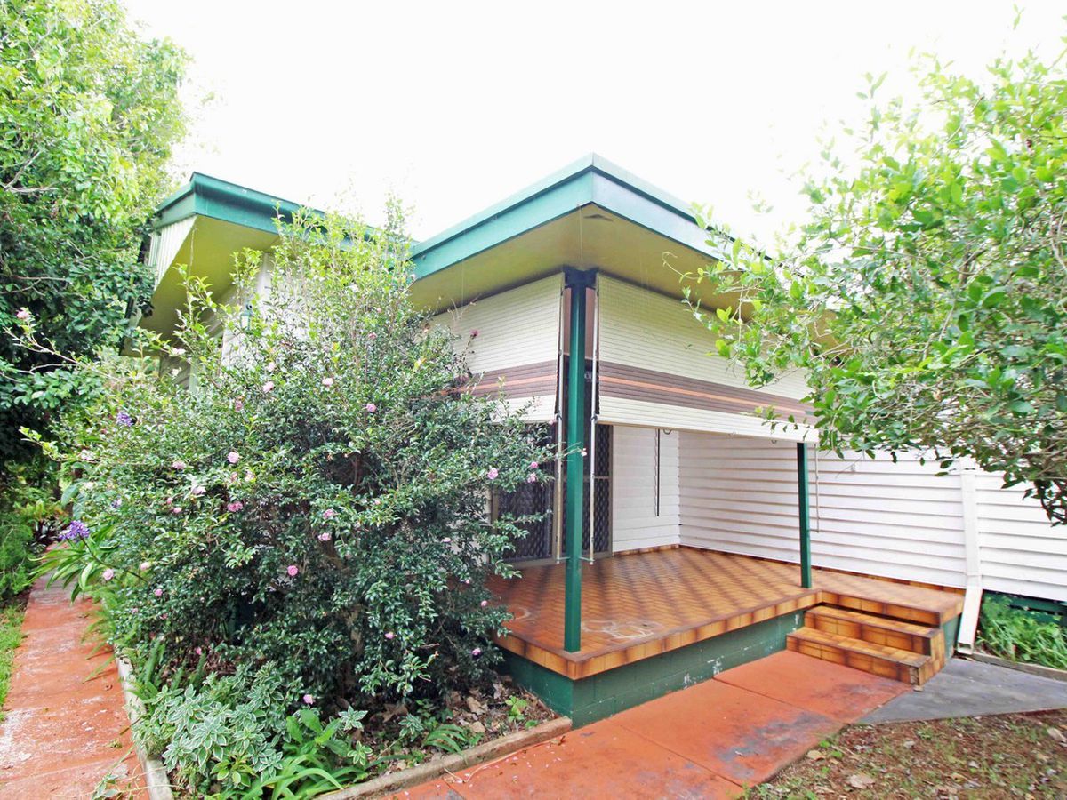 5 Solar Crescent, Atherton