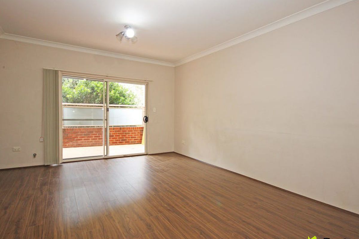 4 / 5 Hornsey Road, Homebush West