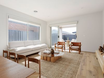 27 Shearjoy Loop, Clyde North