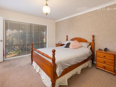 2 PHEFLEY COURT, Wodonga