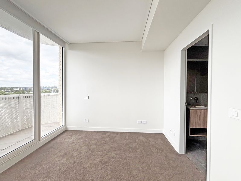 1111 / 21 Spurway Drive, Norwest