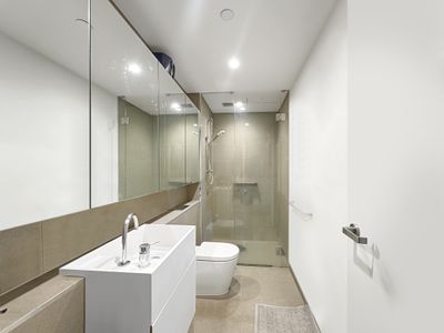 1611 / 70 Southbank Boulevard , Southbank