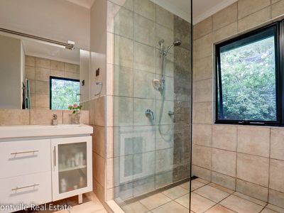 30 Manley Dr, Montville
