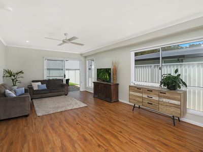 2 / 12 Grove Boulevard, Mooloolah Valley