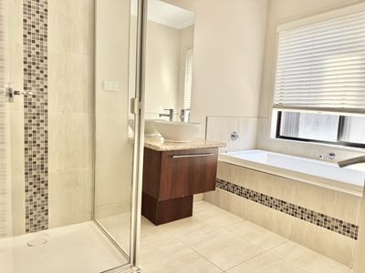 2 Salvinia Street, Manor Lakes