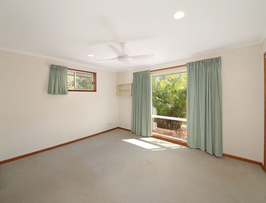 SPACIOUS HOME WITH PARK RESERVE BACKDROP image 8
