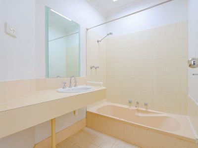2 / 9 Merope Close, Rockingham
