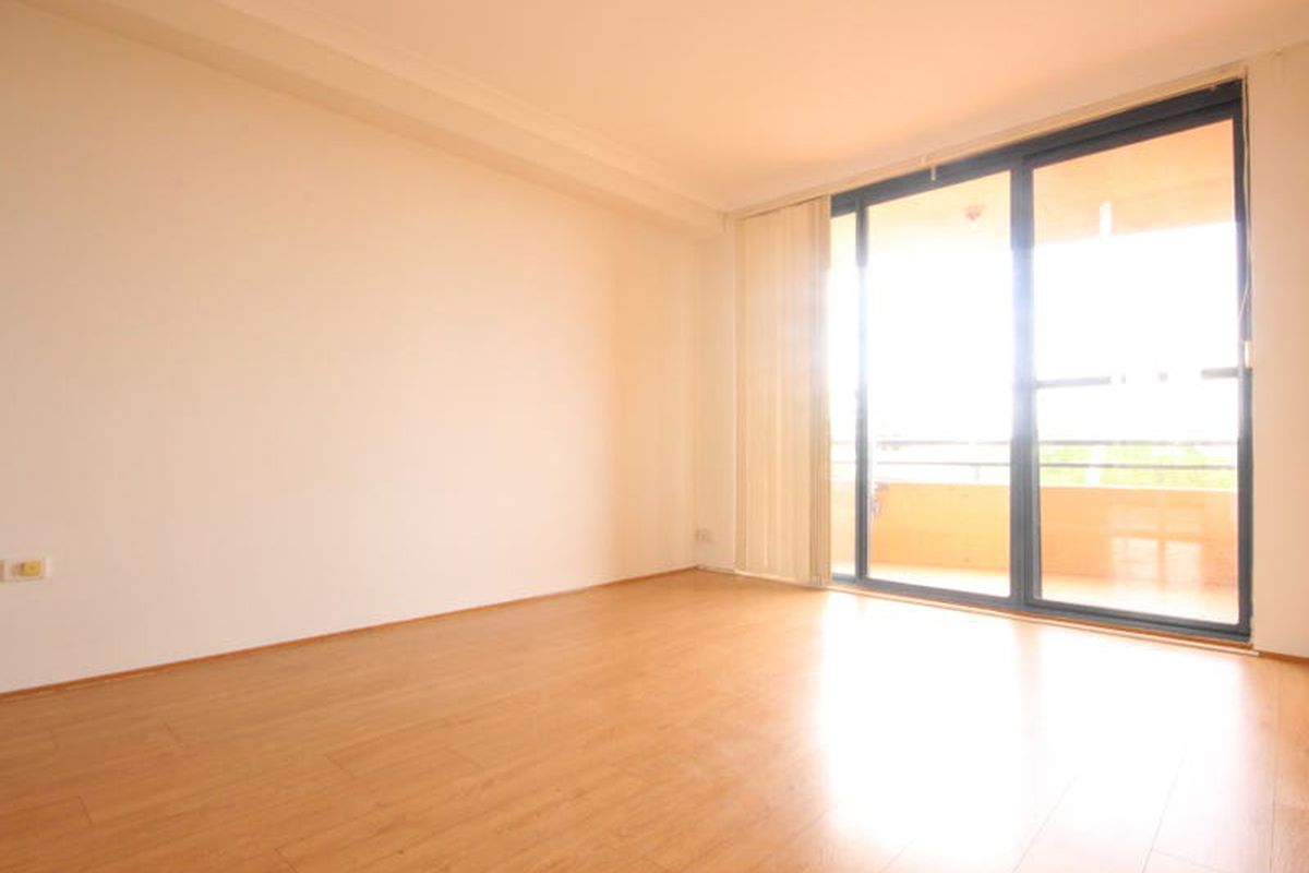 10 / 1 Civic Road, Auburn
