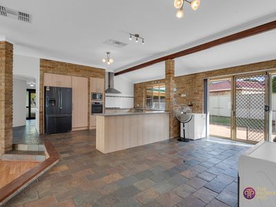 33 Redheart Drive, Thornlie